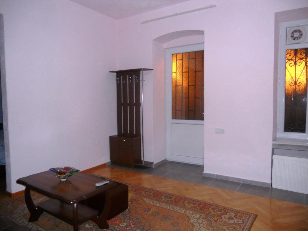 David Mikadze's Apartment 2 room 3